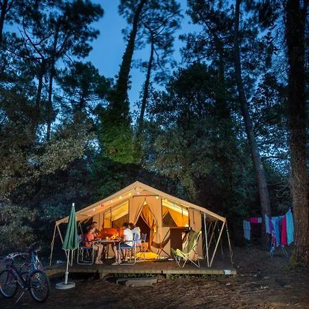 Campsite Huttopia Oleron Les Chenes Verts